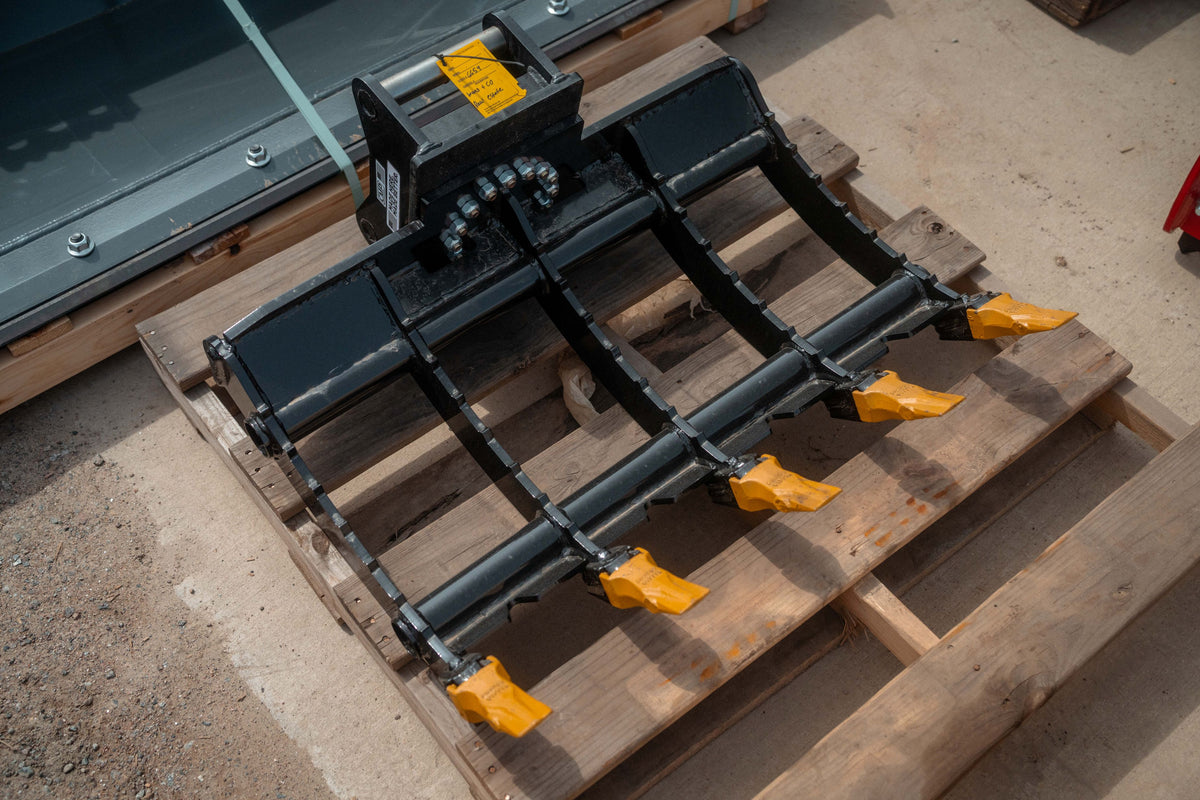 EXCAVATOR ROOT RAKE