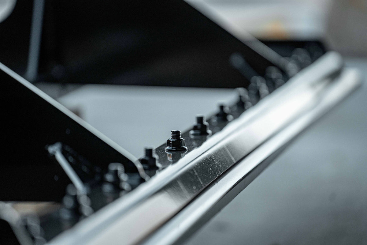 EXCAVATOR LEVELING ROLLER BAR
